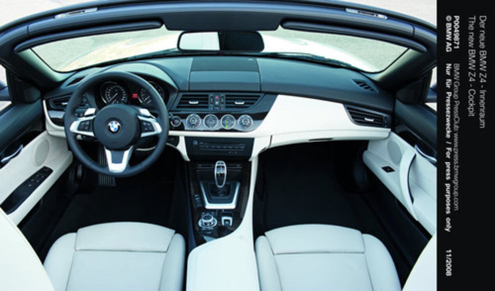 Z4 is BMWâ€™s first roadster with a retractable hardtop