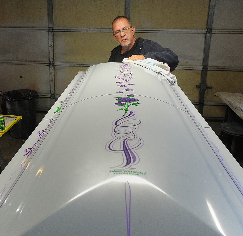 Sign painter honors late mother