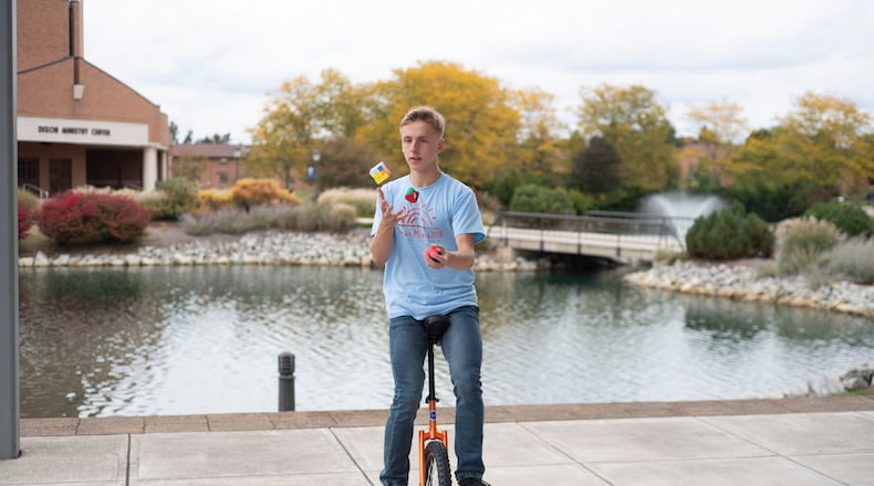 Thaddeus Krueger became the first person in the world to solve a Rubik’s Cube while juggling and riding a unicycle in 2019.