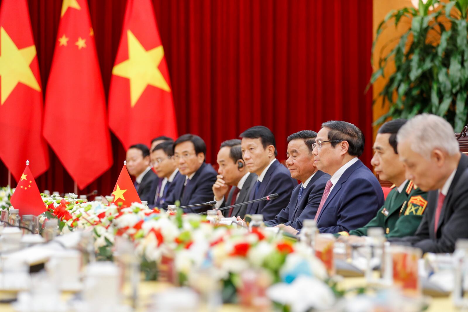 Vietnamese Prime Minister Pham Minh Chinh speaks to Chinese President Xi Jinping during their meeting at the Office of the Party Central Committee in Hanoi, Vietnam, Monday, April 14, 2025. (AP Photo/Minh Hoang, Pool)