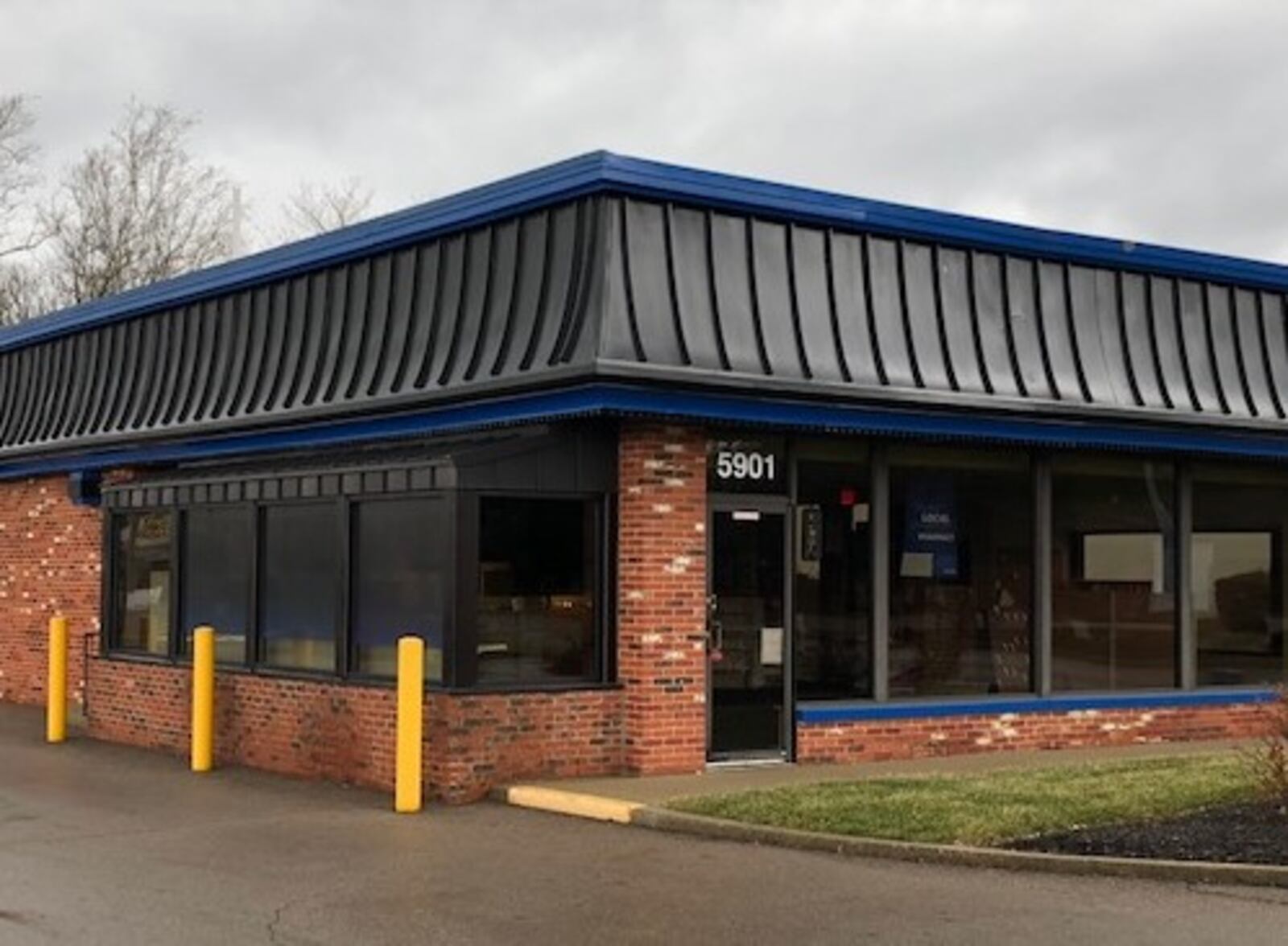 This will become the Dayton area’s newest Dunkin’ Donuts location in the months ahead on Far Hills Avenue (Ohio 48) in Washington Twp. MARK FISHER/STAFF