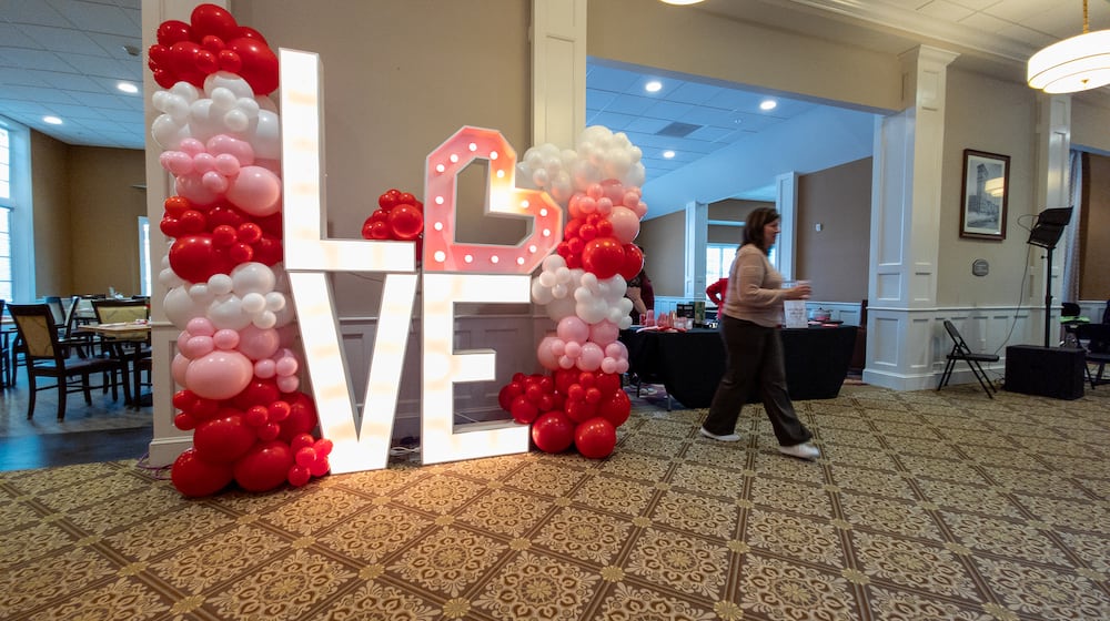 The Courtyard at Centerville held a Sweetheart Soiree on Thursday, Feb. 12. Attendees ate a meal, and a live band performed late in the evening. BRYANT BILLING / STAFF