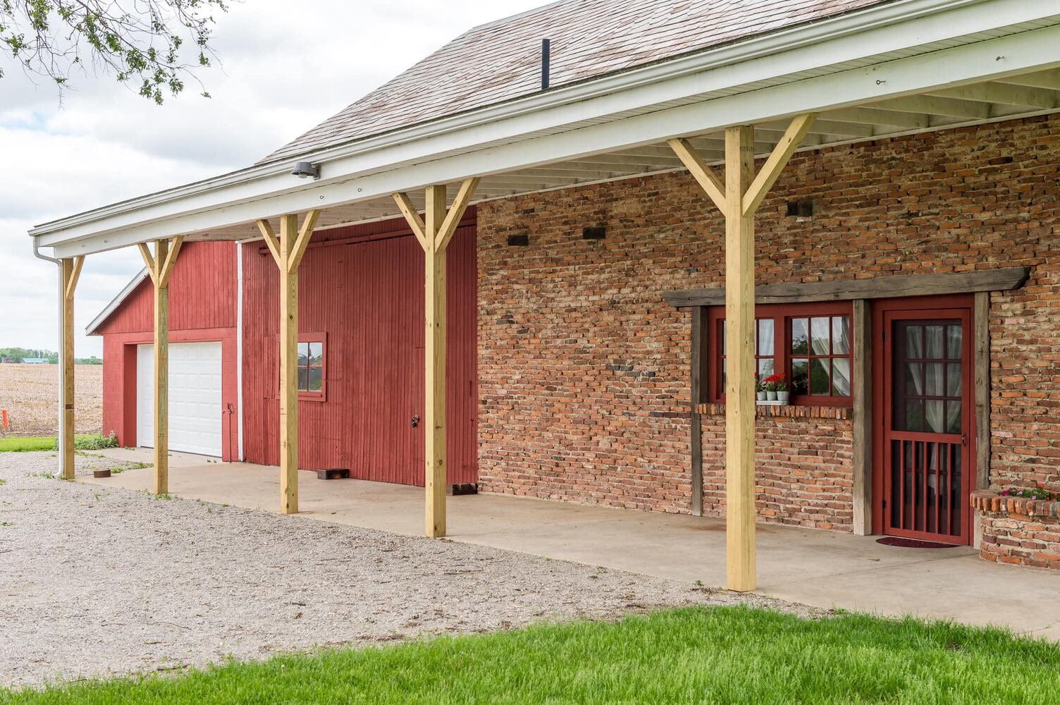 PHOTOS: Converted barn in the country is a farmhouse dream come true