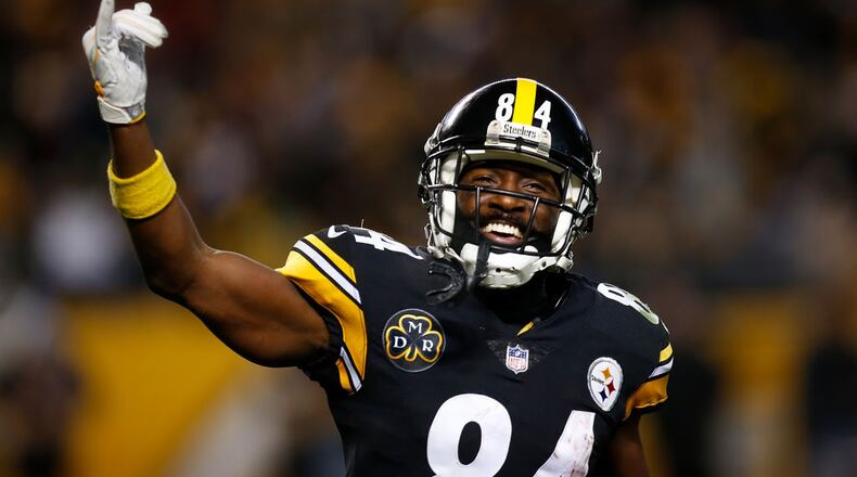 PITTSBURGH, PA - NOVEMBER 26: Antonio Brown #84 of the Pittsburgh Steelers reacts after a 33 yard touchdown reception in the fourth quarter during the game against the Green Bay Packers at Heinz Field on November 26, 2017 in Pittsburgh, Pennsylvania. (Photo by Justin K. Aller/Getty Images)