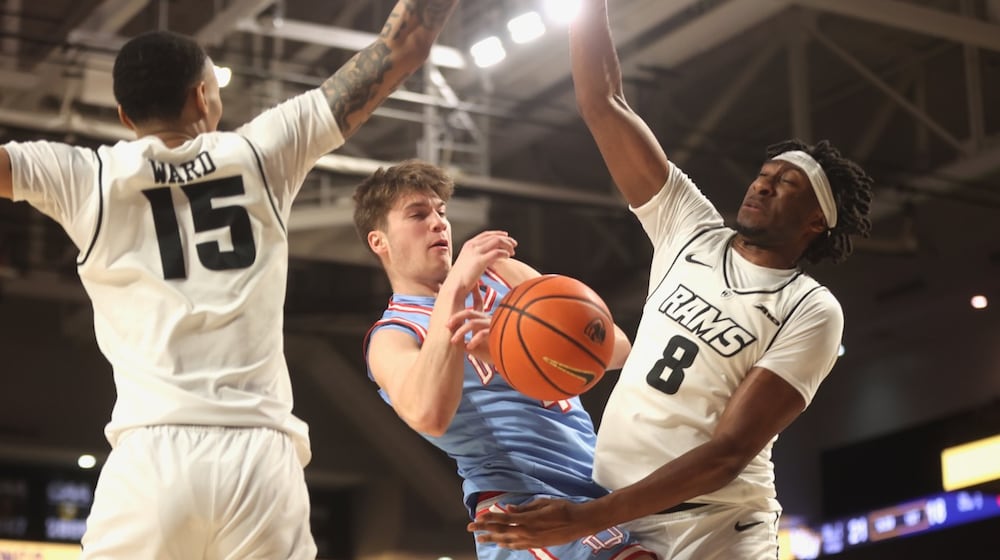 Dayton's Jordan Derkack loses the ball against Virginia Commonwealth on Friday, Feb. 6, 2026, at the Siegel Center in Richmond, Va. David Jablonski/Staff