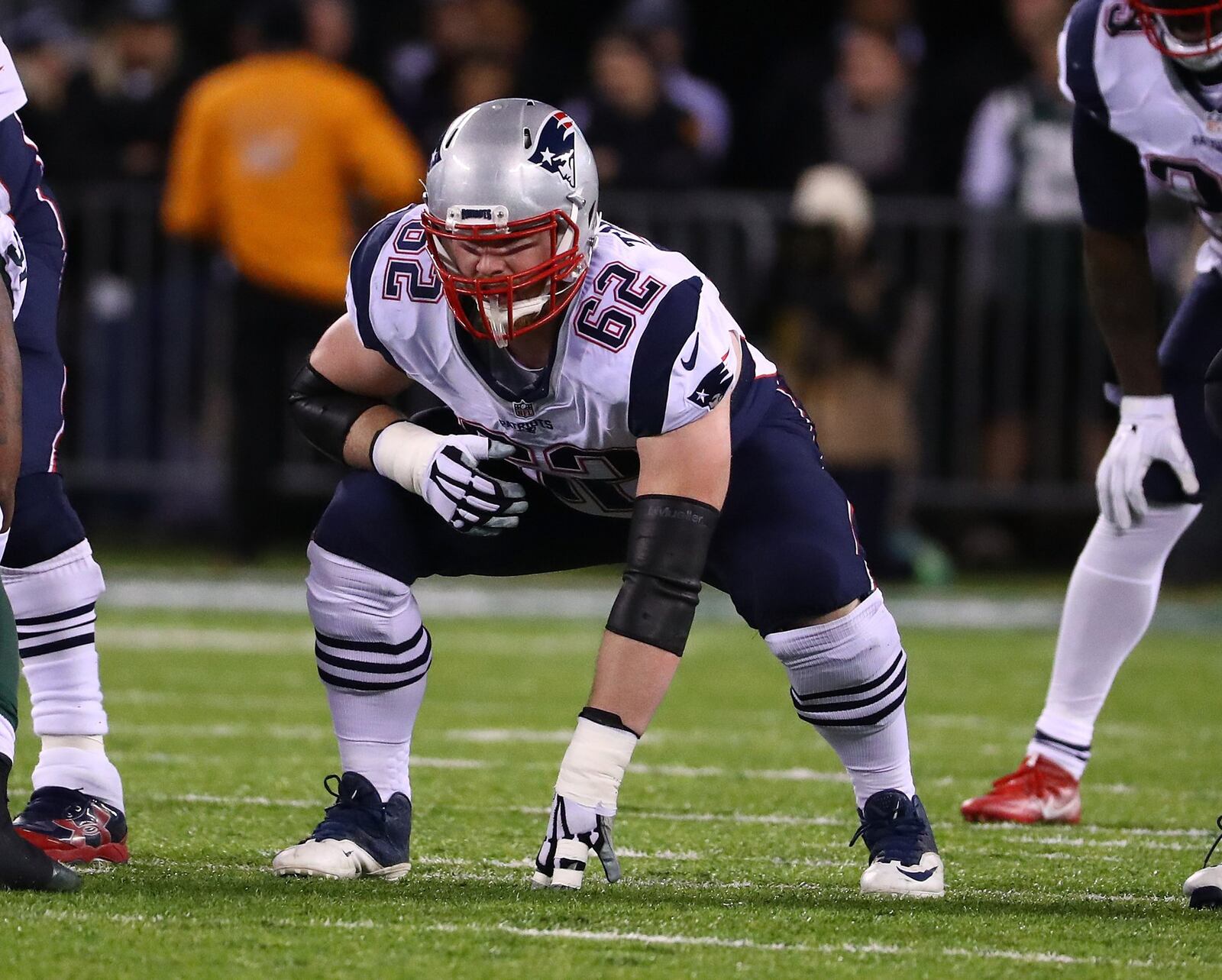EAST RUTHERFORD, NJ - NOVEMBER 27: Joe Thuney #62 of the New England Patriots in action against the New York Jets during their game at MetLife Stadium on November 27, 2016 in East Rutherford, New Jersey. (Photo by Al Bello/Getty Images)