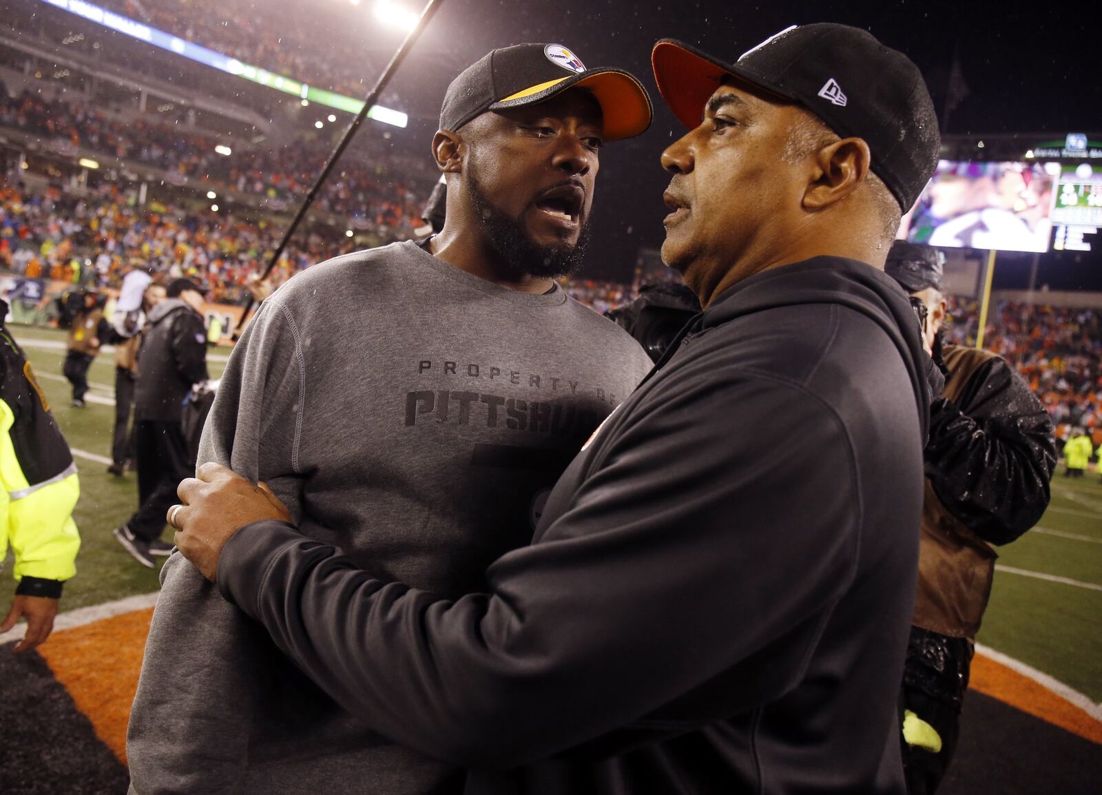Pittsburgh Steelers head coach Mike Tomlin talks with Cincinnati Bengals head coach Marvin Lewis following an NFL wild-card playoff football game Sunday, Jan. 10, 2016, in Cincinnati. Pittsburgh won 18-16. (AP Photo/Gary Landers)