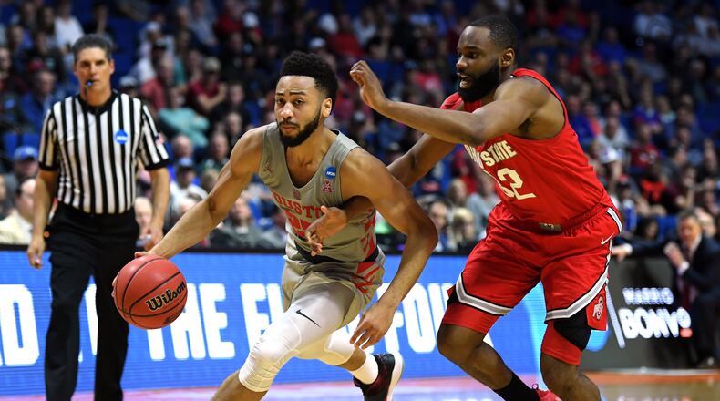 TULSA, OKLAHOMA - MARCH 24: Galen Robinson Jr. #25 of the Houston Cougars drives past Keyshawn Woods #32 of the Ohio State Buckeyes during the second half of the second round game of the 2019 NCAA Men’s Basketball Tournament at BOK Center on March 24, 2019 in Tulsa, Oklahoma. (Photo by Harry How/Getty Images)