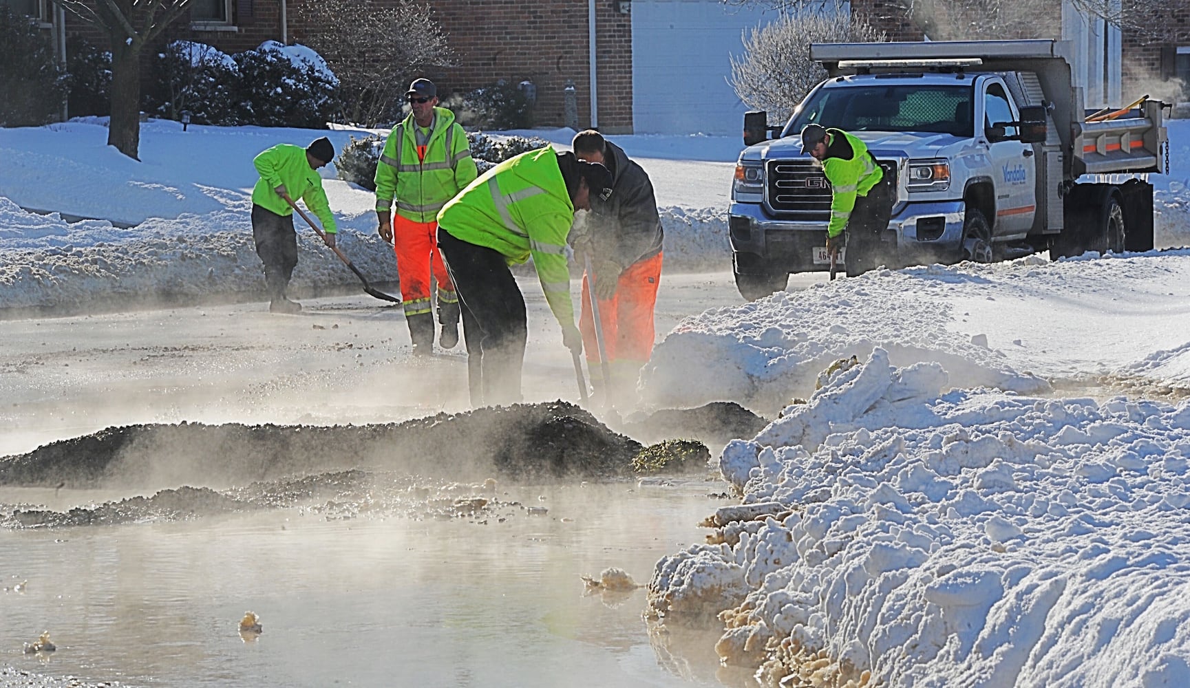 Hydrant damaged in Vandalia crash