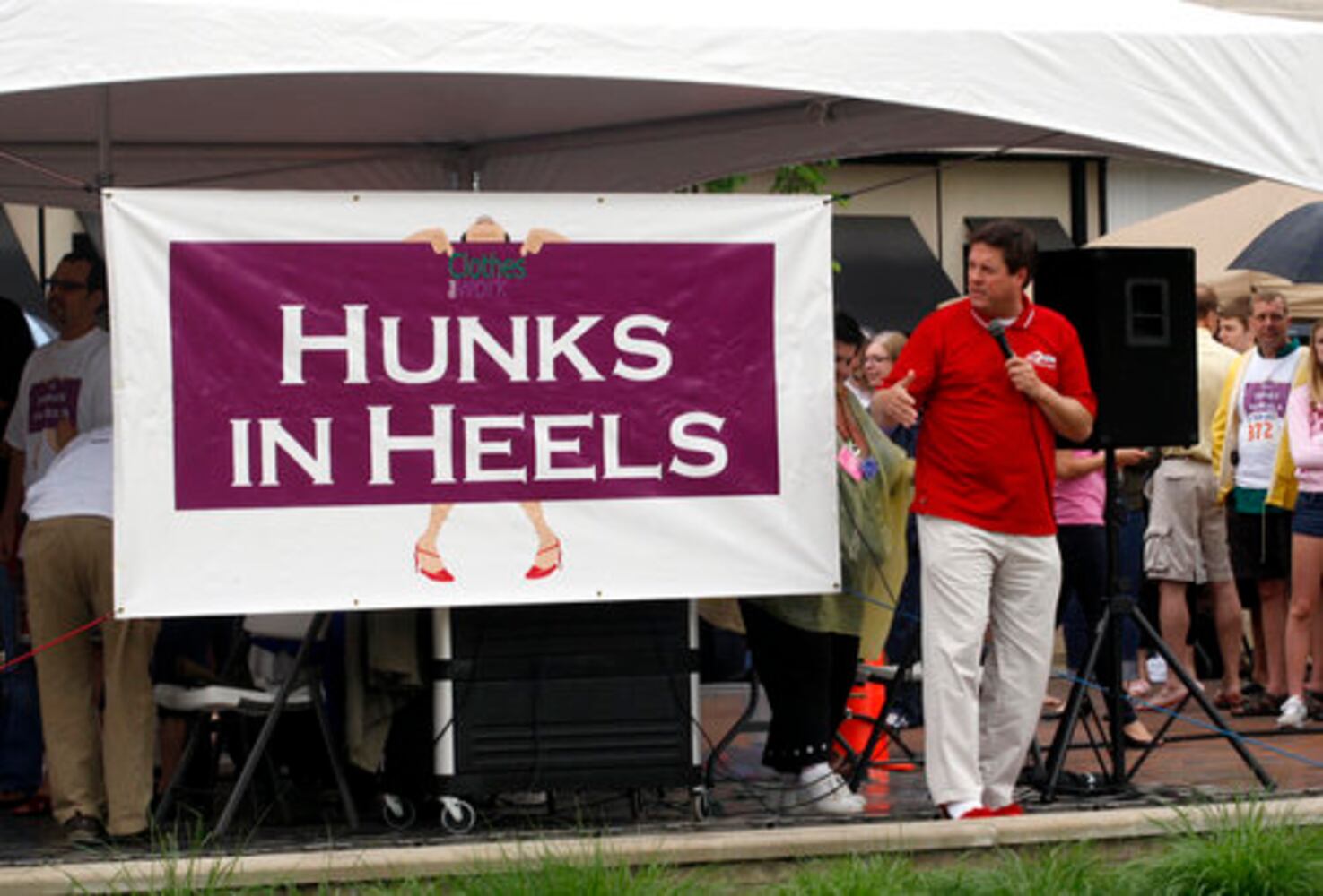 Hunks in Heels race at The Greene