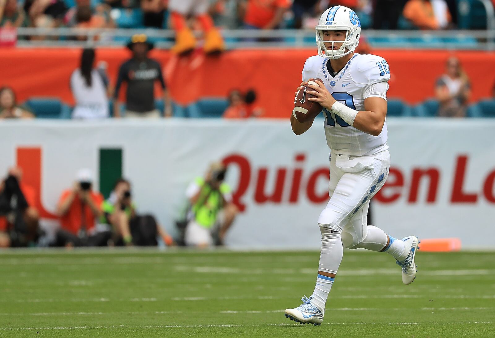 MIAMI GARDENS, FL - OCTOBER 15: Mitch Trubisky #10 of the North Carolina Tar Heels scrambles during a game against the Miami Hurricanes at Hard Rock Stadium on October 15, 2016 in Miami Gardens, Florida. (Photo by Mike Ehrmann/Getty Images)
