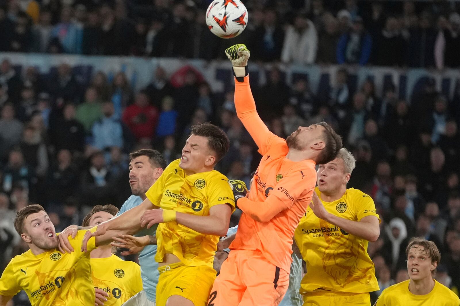Glimt's goalkeeper Nikita Haikin punches the ball during the Europe League quarter final second leg match between Lazio and Bodo Glimt in Rome, Italy, Thursday, April 17, 2025. (AP Photo/Alessandra Tarantino)