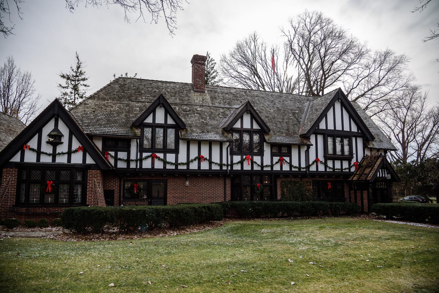 PHOTOS: Inside gorgeous Oakwood homes decorated for its very first  holiday home tour
