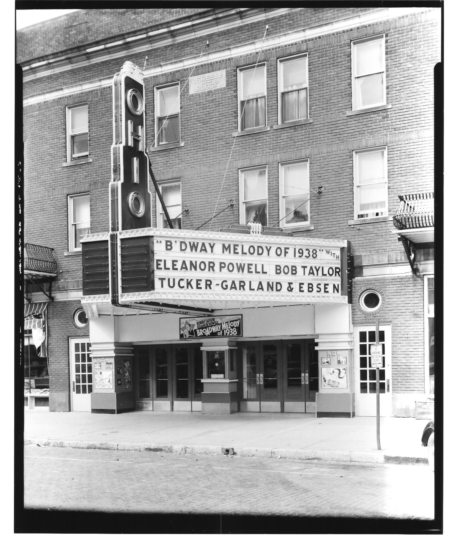 Exterior of The Historic Sidney Theatre when it was known as the Ohio Theatre, 1938. PHOTO / Courtesy of Raise the Roof for the Arts