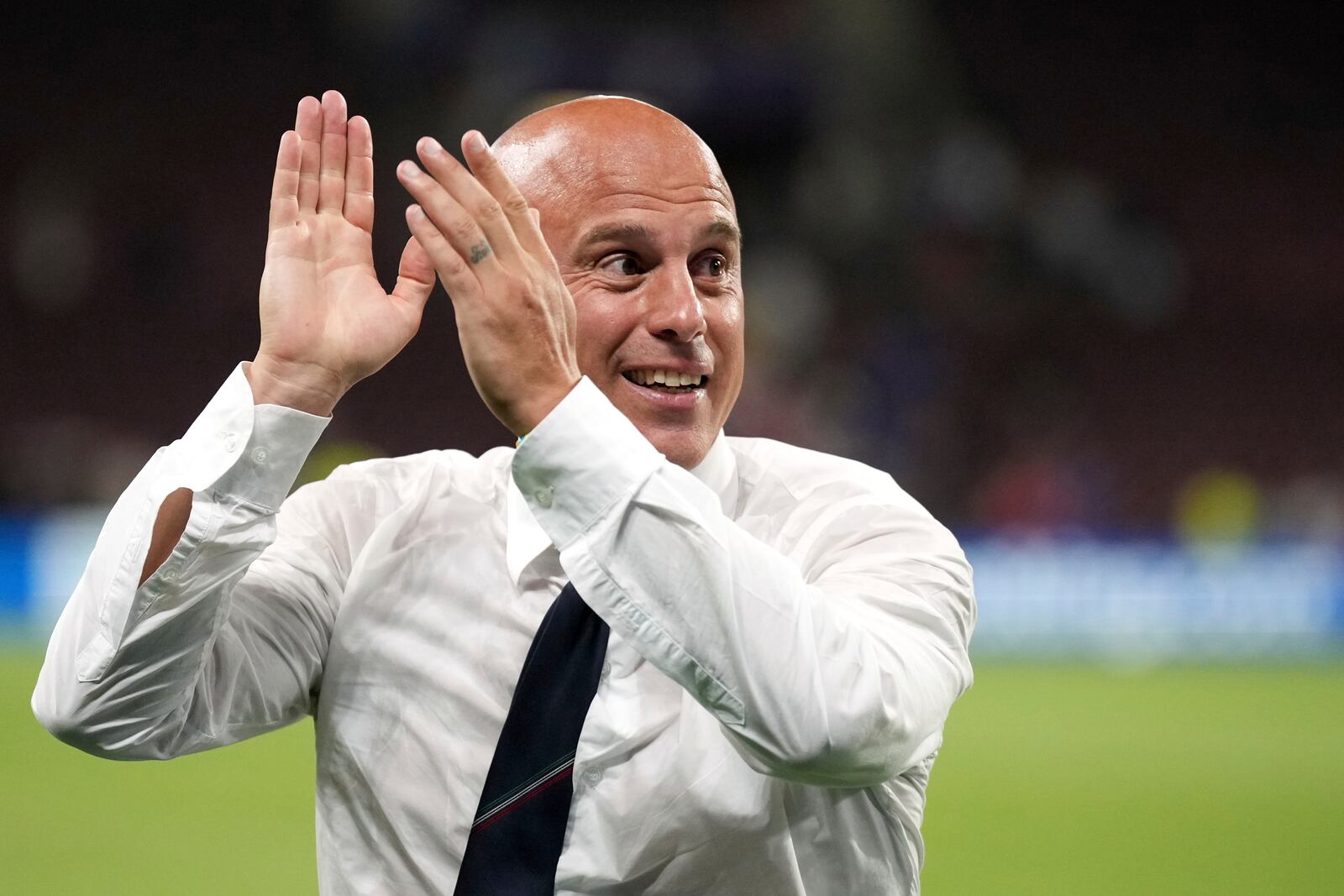 Italy head coach Andrea Soncin applauds the fans at the end of the Women's Euro 2025 quarterfinals soccer match between Norway and Italy at Stade de Geneve in Geneva, Switzerland, Wednesday, July 16, 2025. (AP Photo/Alessandra Tarantino)