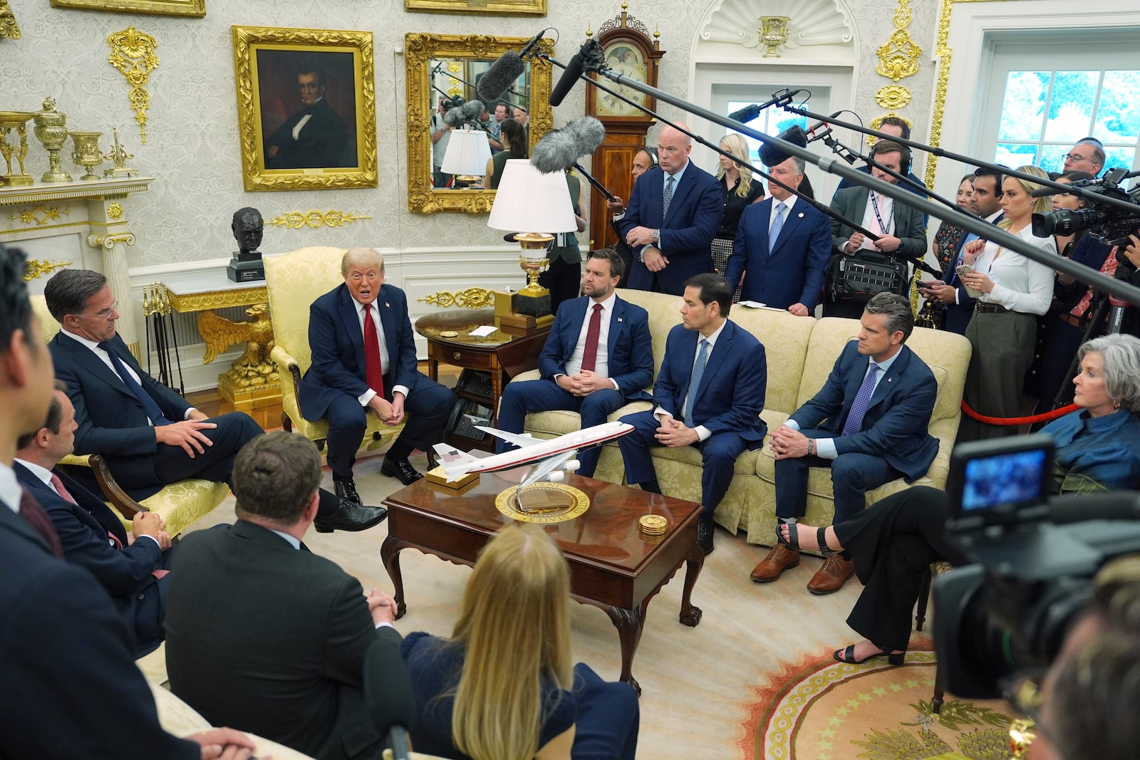 NATO Secretary General Mark Rutte, from left, meets with President Donald Trump as Vice President JD Vance, Secretary of State Marco Rubio, Defense Secretary Pete Hegseth and White House Chief of Staff Susie Wiles listen in the Oval Office of the White House, Monday, July 14, 2025, in Washington. (AP Photo/Evan Vucci)