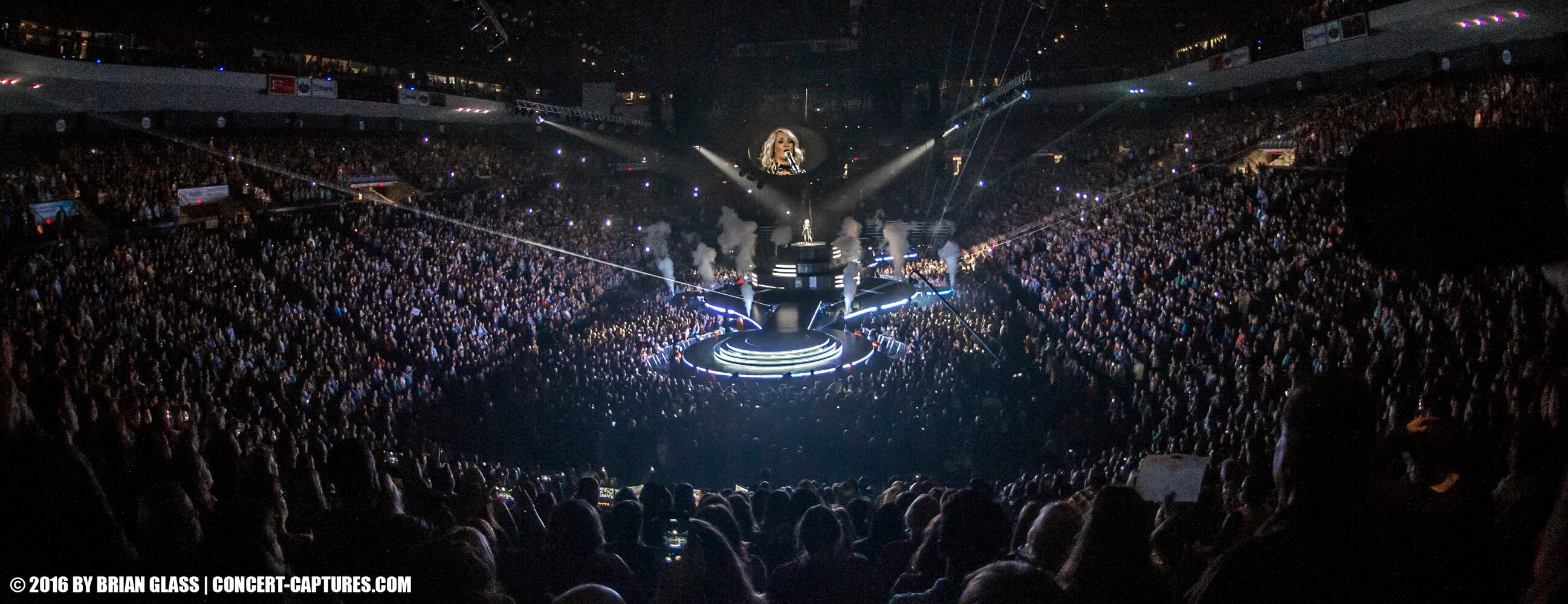 Carrie Underwood lights up Cincinnati