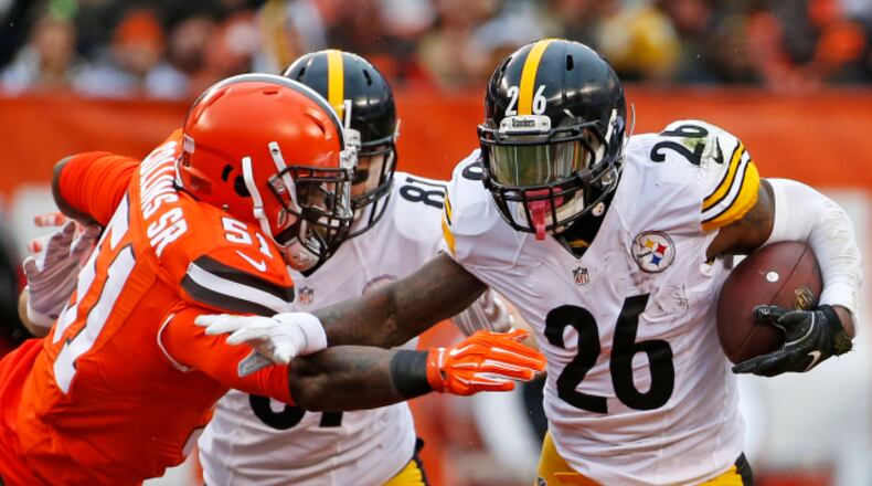 Pittsburgh Steelers running back Le'Veon Bell (26) stiff arms Cleveland Browns outside linebacker Jamie Collins (51) during the first half of an NFL football game in Cleveland, Sunday, Nov. 20, 2016. (AP Photo/Ron Schwane)