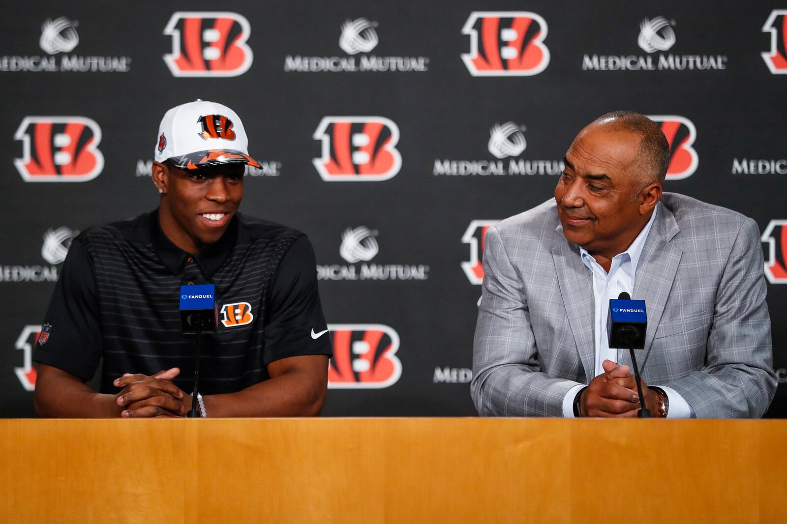 The Cincinnati Bengals first-round draft pick John Ross, left, is interviewed alongside head coach Marvin Lewis, right, during a news conference at Paul Brown Stadium, Friday, April 28, 2017, in Cincinnati. (AP Photo/John Minchillo)