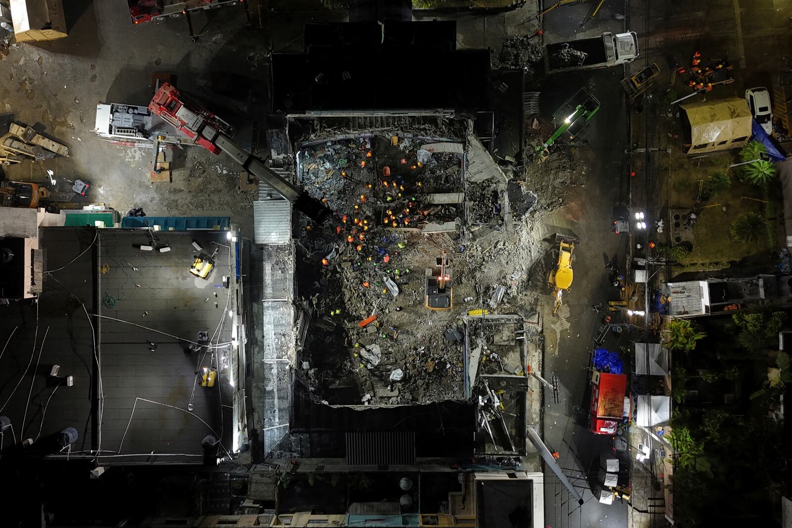 Rescue workers search for bodies at the Jet Set nightclub after its roof collapsed during a merengue concert in Santo Domingo, Dominican Republic, Thursday, April 10, 2025. (AP Photo/Matias Delacroix)