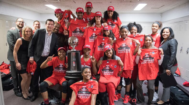 The Ohio State women’s basketball team poses with the Big Ten championship trophy (Courtesy OSU Athletics Communications).