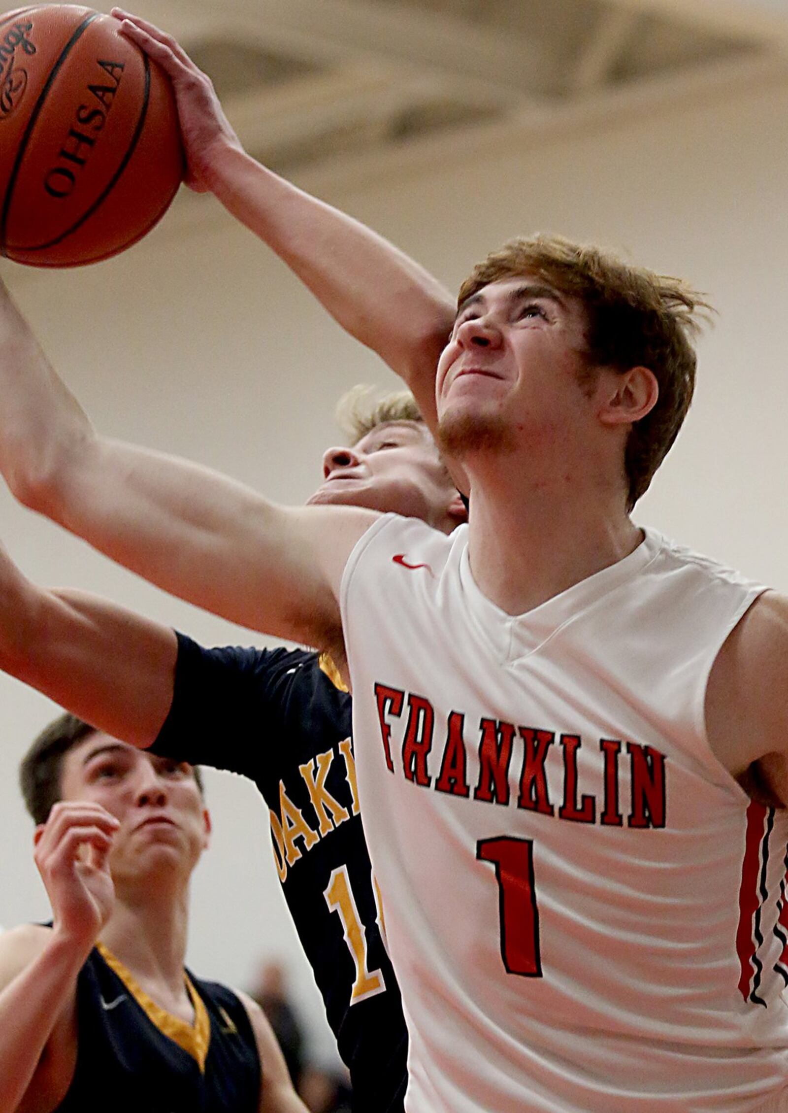 Oakwood’s Charlie Haverland and Franklin’s Noah Kremer (1) fight for a rebound during their game at Darrell Hedric Gymnasium in Franklin on Tuesday night. CONTRIBUTED PHOTO BY E.L. HUBBARD