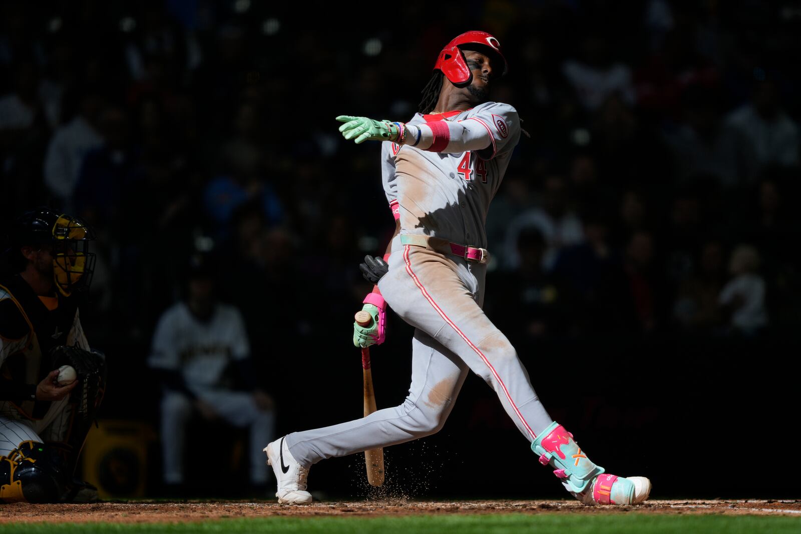 Cincinnati Reds' Elly De La Cruz strikes out swinging during the eighth inning of a baseball game against the Milwaukee Brewers, Sunday, April 6, 2025, in Milwaukee. (AP Photo/Aaron Gash)