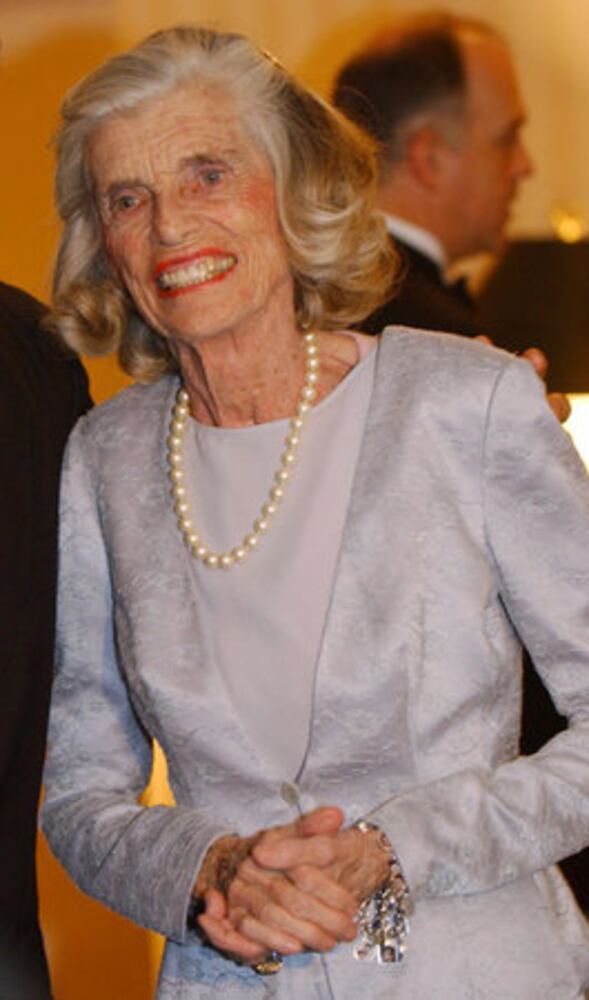 Eunice Kennedy Shriver dies at age 88
