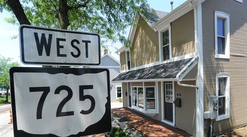 Changes to Centerville’s Uptown plan now call for a section of West Franklin Street, or Ohio 725, to have a boulevard with trees, a crosswalk and on-street parking. The boulevard will begin near The Aficinado (at right) and head west. MARSHALL GORBY/STAFF
