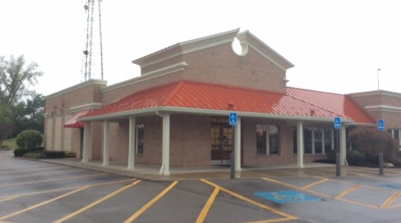 This Bob Evans restaurant on West Dorothy Lane in Moraine shut down last week. MARK FISHER/STAFF