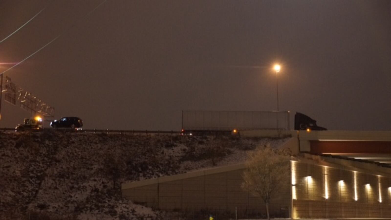 A Dayton police officer was struck by a vehicle while investigating a crash on Northbound Interstate 75. (Jordyn Huffman/Staff)