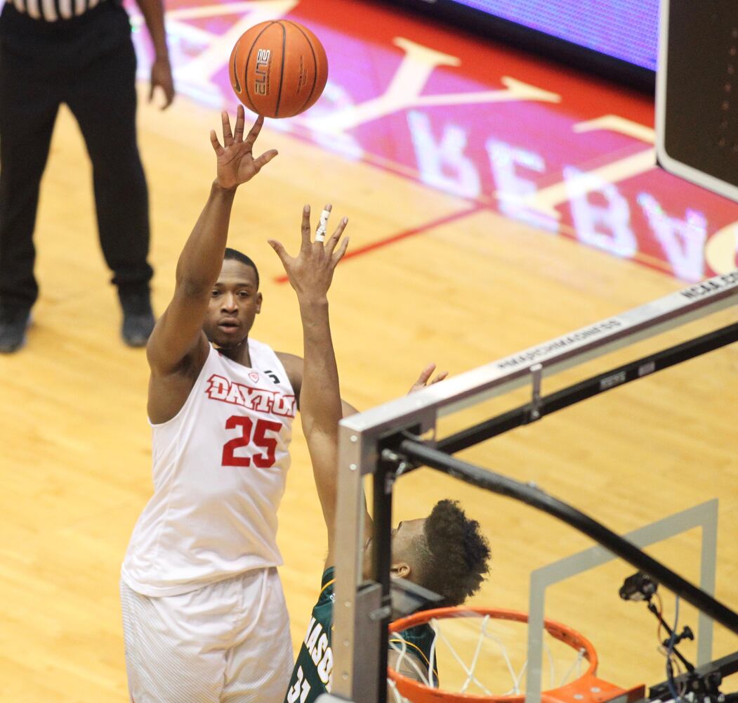 22 photos for 22 wins: Dayton Flyers vs. George Mason