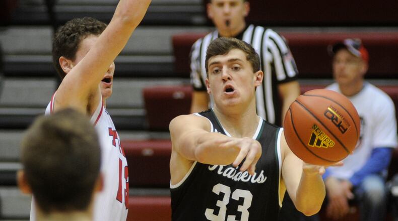 WSU’s Ryan Custer (passing) hit a 3. Wright State defeated host Detroit Mercy 85-72 in a men’s college basketball Horizon League game at historic Calihan Hall on Saturday, Dec. 31, 2016. MARC PENDLETON / STAFF