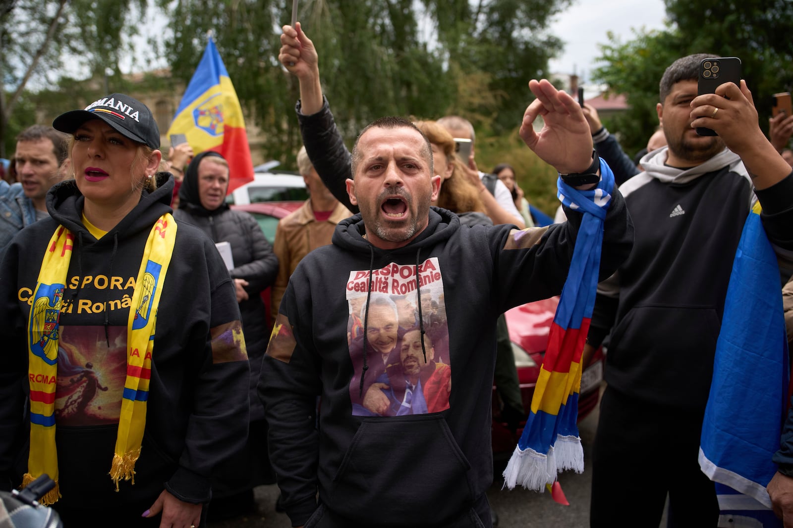 Supporters of Calin Georgescu, the winner of the first round of last year's annulled election, chant slogans during his appearance at a prosecutor's office in Bucharest, Romania, Tuesday, May 27, 2025. (AP Photo/Vadim Ghirda)
