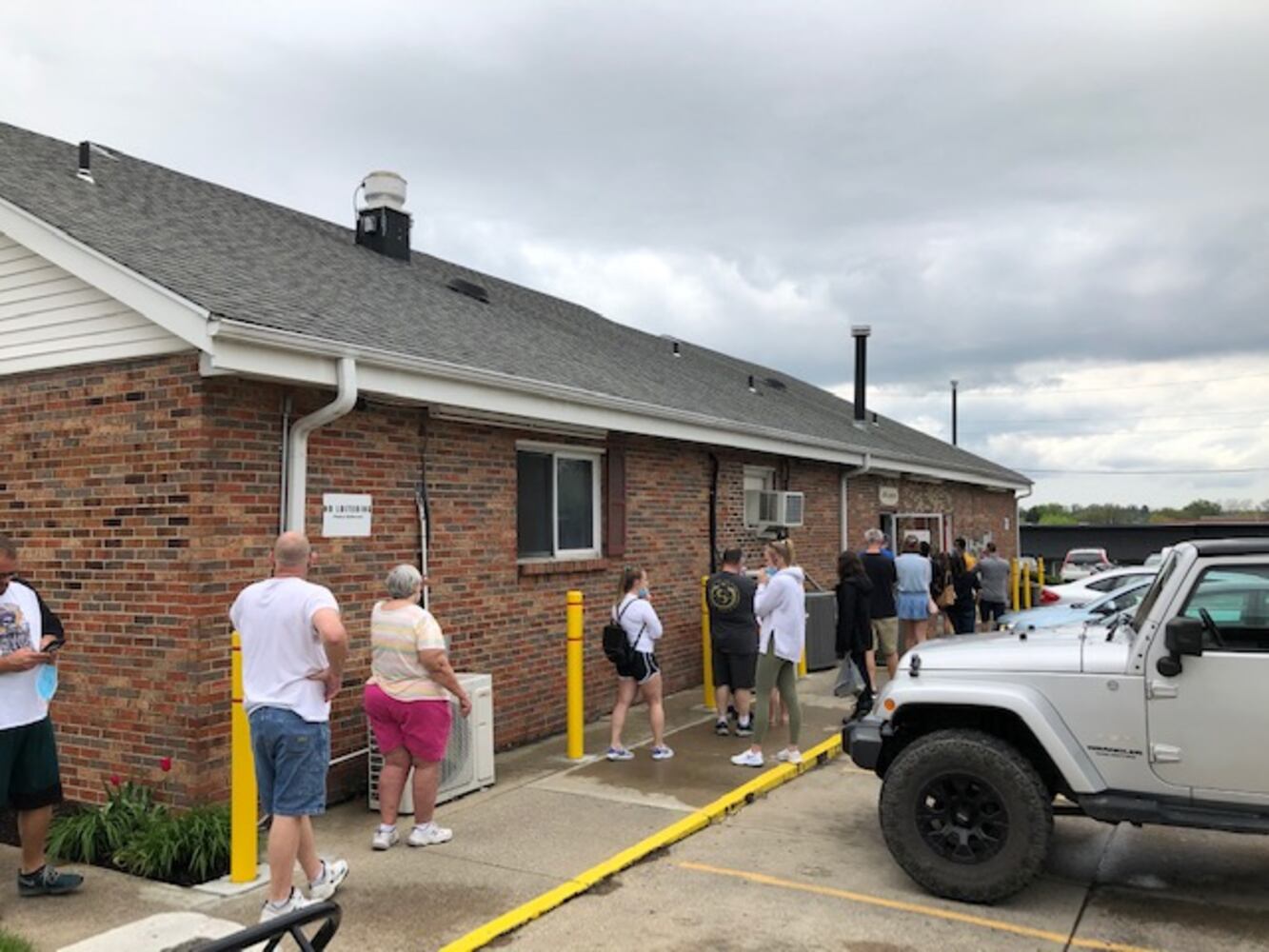 PHOTOS: Bill’s Donut Shop reopens, and here’s how people reacted
