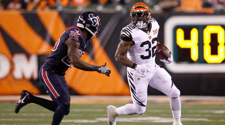 CINCINNATI, OH - SEPTEMBER 14: Jeremy Hill #32 of the Cincinnati Bengals runs with the ball defended by Kareem Jackson #25 of the Houston Texans during the second half at Paul Brown Stadium on September 14, 2017 in Cincinnati, Ohio. (Photo by Joe Robbins/Getty Images)