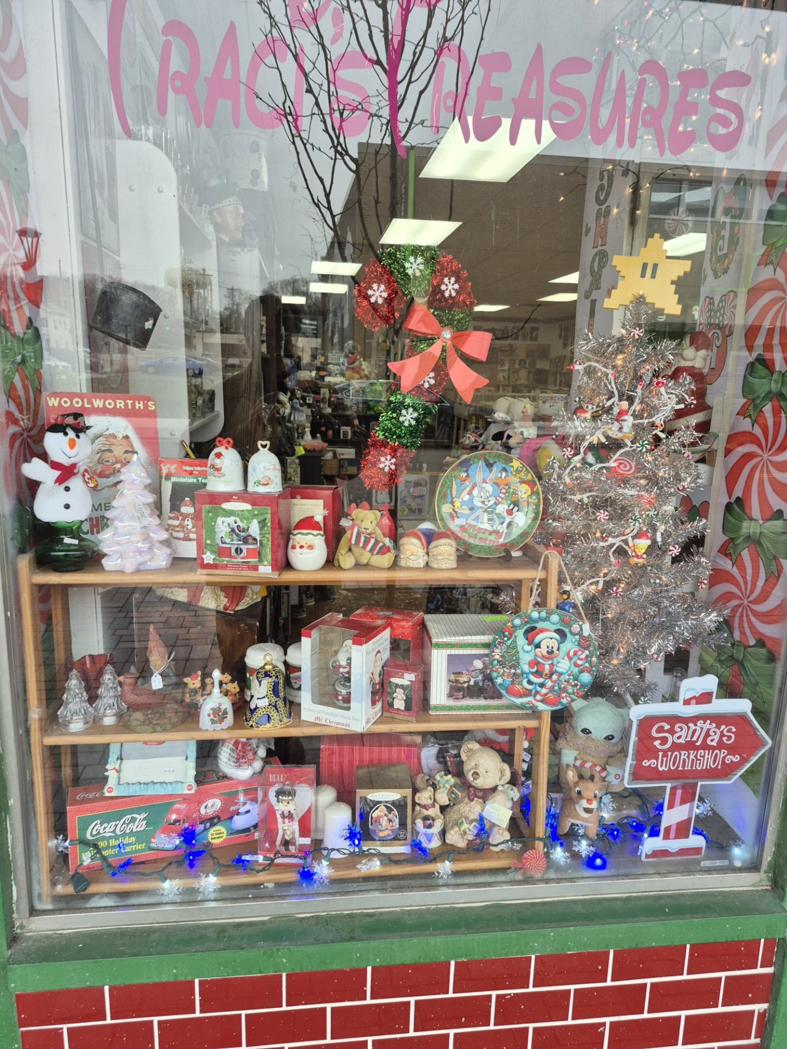 Small businesses comprise 99% of all businesses in the United States and account for 40% of the gross domestic output, according to the U.S. Chamber of Commerce. MICHAEL KURTZ / STAFF