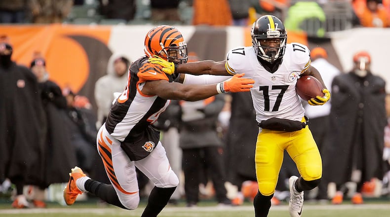 CINCINNATI, OH - DECEMBER 18: George Iloka #43 of the Cincinnati Bengals attempts to tackle Eli Rogers #17 of the Pittsburgh Steelers during the fourth quarter at Paul Brown Stadium on December 18, 2016 in Cincinnati, Ohio. Pittsburgh defeated Cincinnati 24-20. (Photo by Andy Lyons/Getty Images)