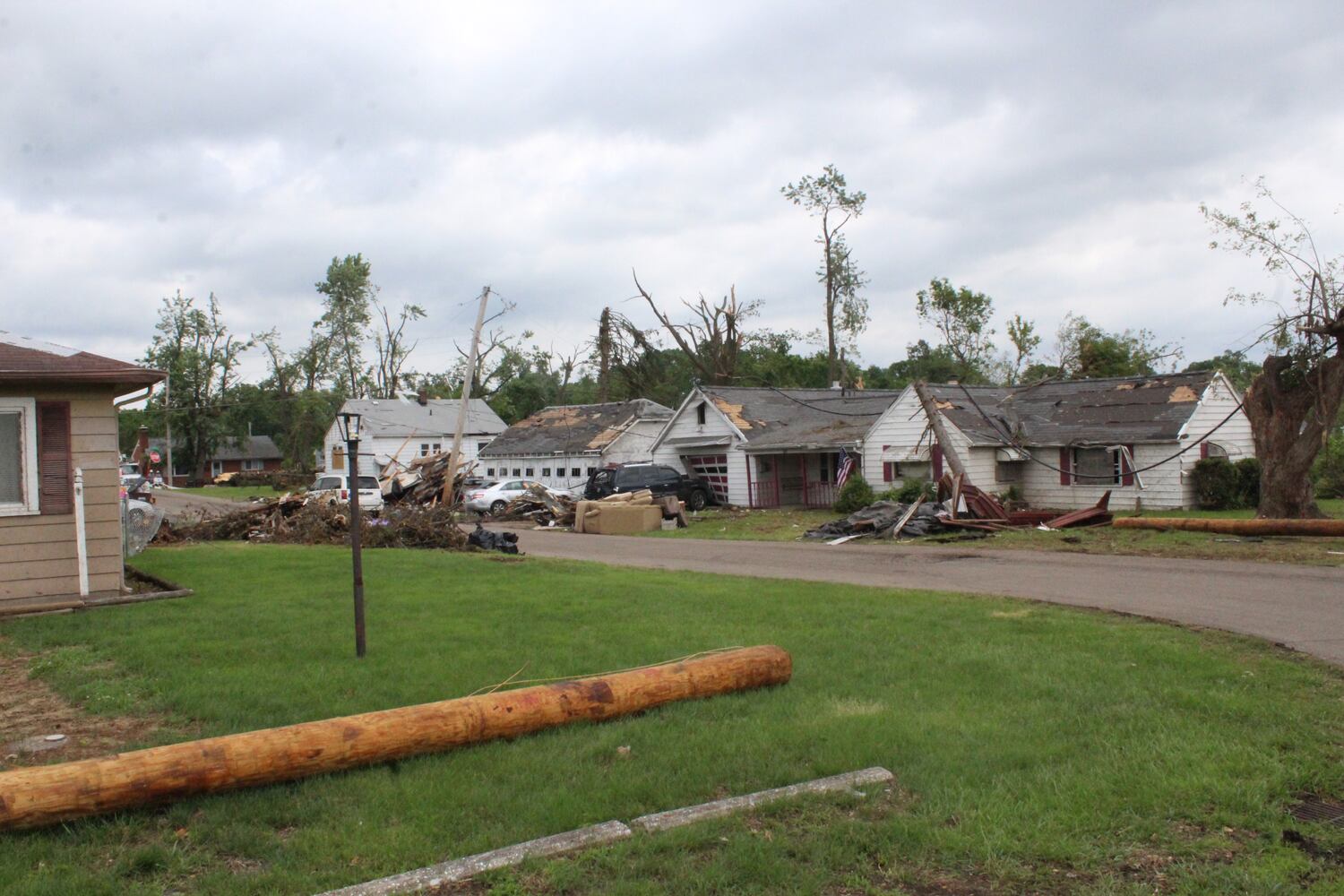 Photos restaurant worker called unsung hero for helping others during Memorial Day tornadoes