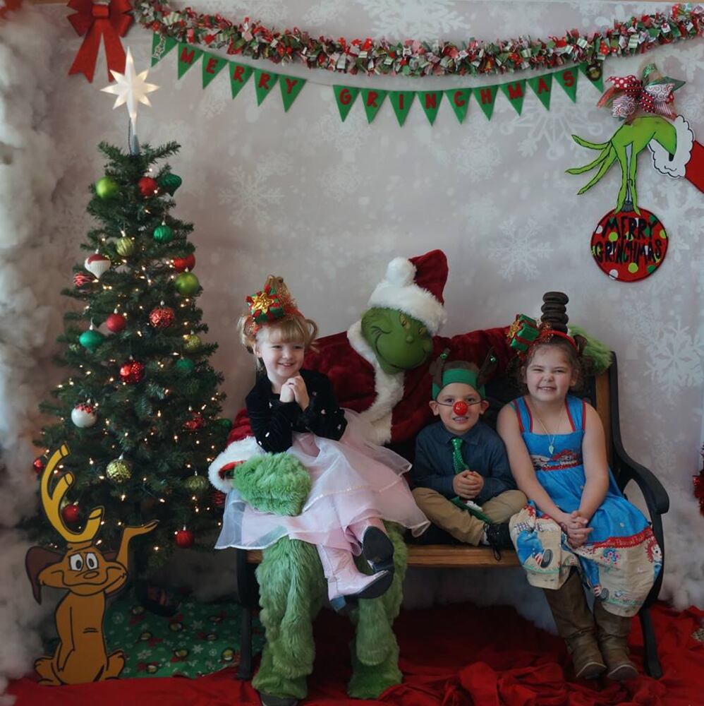 Your heart will grow three sizes when you see these hilarious Dayton family photos with the GRINCH