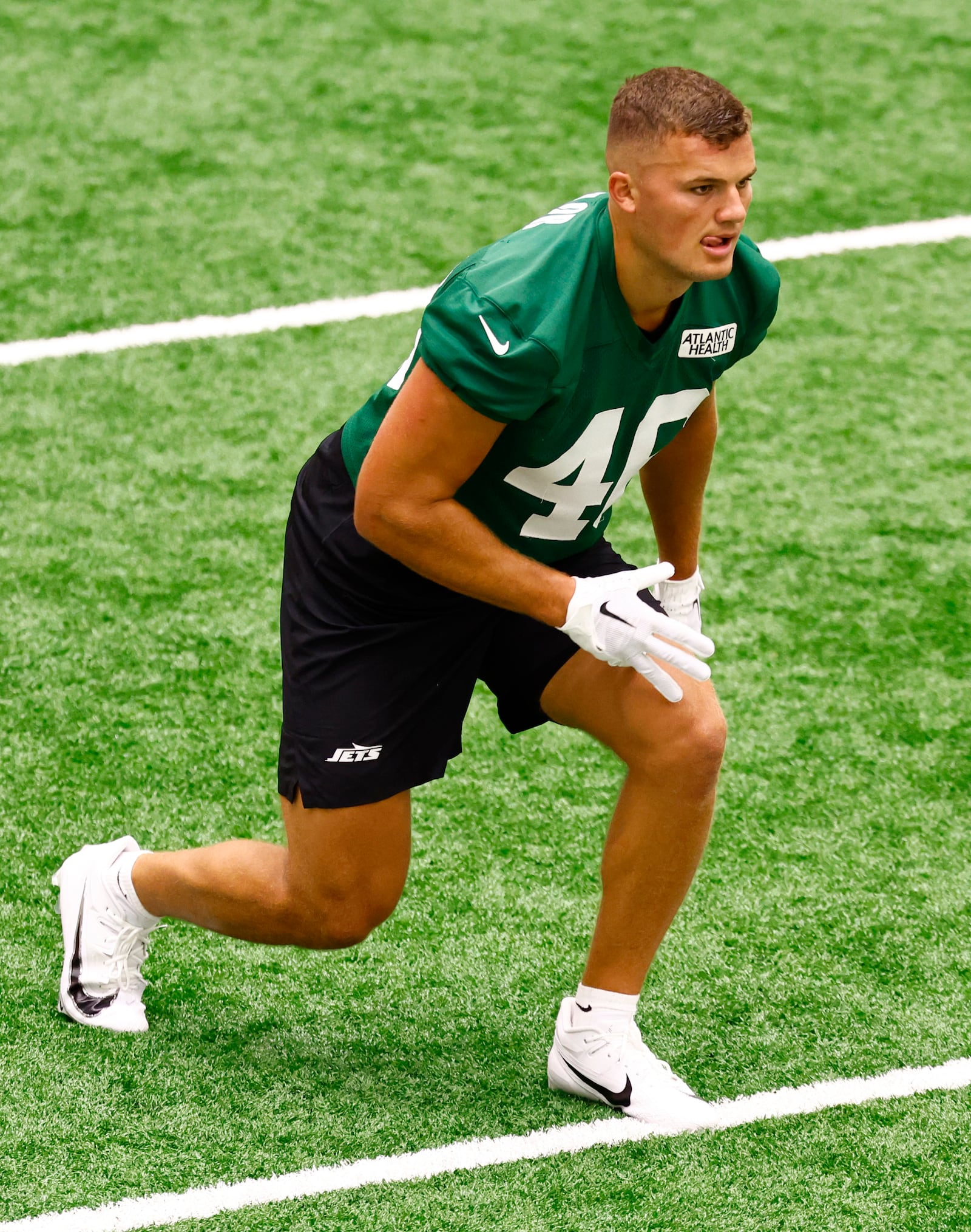 New York Jets tight end Mason Taylor (46) stretches during the NFL football team's rookie camp, Friday, May 9, 2025, in Florham Park, N.J. (AP Photo/Noah K. Murray)