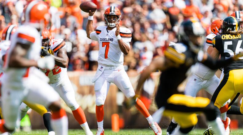 CLEVELAND, OH - SEPTEMBER 10: Quarterback DeShone Kizer #7 of the Cleveland Browns passes during the first half against the Pittsburgh Steelers at FirstEnergy Stadium on September 10, 2017 in Cleveland, Ohio. (Photo by Jason Miller/Getty Images)