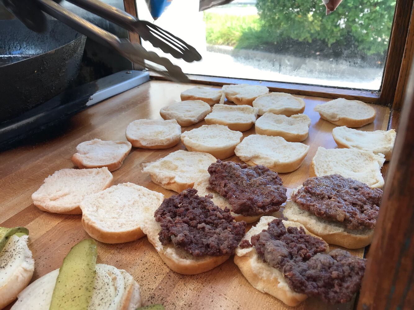 PHOTOS: Step-by-step, what makes the Hamburger Wagon patty SO addicting