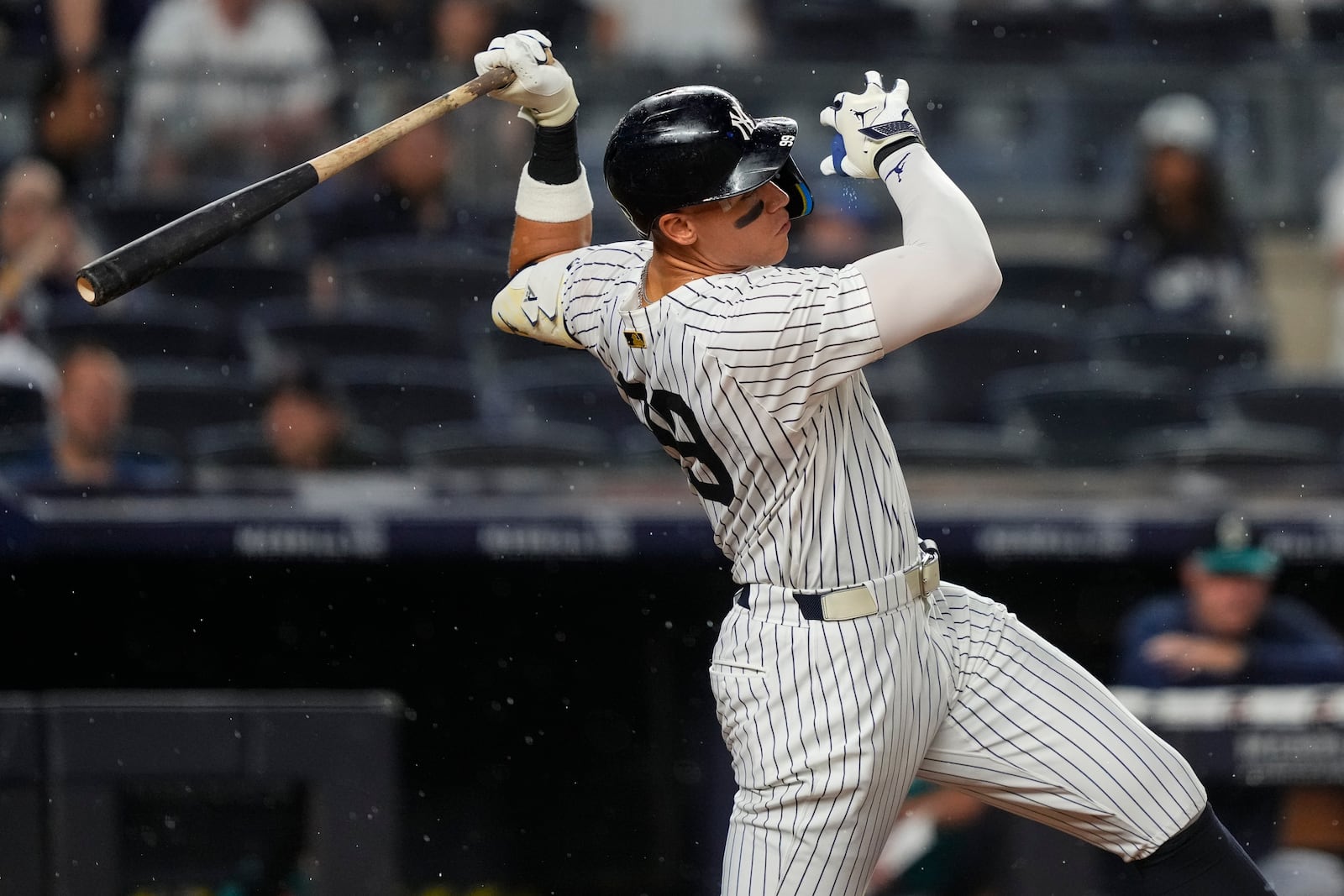 New York Yankees' Aaron Judge (99) swings during the eighth inning of a baseball game against the Seattle Mariners, Wednesday, July 9, 2025, in New York. (AP Photo/Yuki Iwamura)