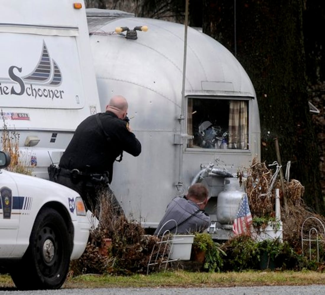 Patrolman shot at Enon Beach