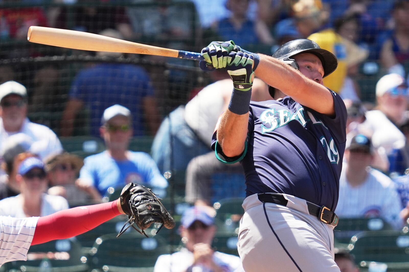 Seattle Mariners' Cal Raleigh hits a single during the fifth inning of a baseball game against the Chicago Cubs in Chicago, Sunday, June 22, 2025. (AP Photo/Nam Y. Huh)