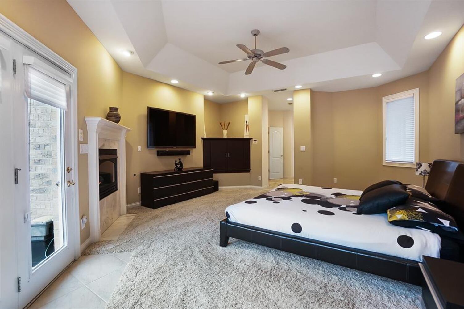 Photos: $1M luxury home listed has waterfall, swimming pool and kitchen to die for