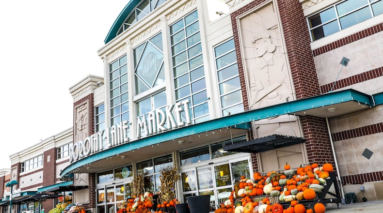 Wednesday morning, DLM announced plans for its first greater Cincinnati grocery store to be located in the City of Mason as a part of a new $150 million mixed-use planned community. The site is located at the corner of Mason-Montgomery and Western Row Roads—formerly the Western Row Golf Course.