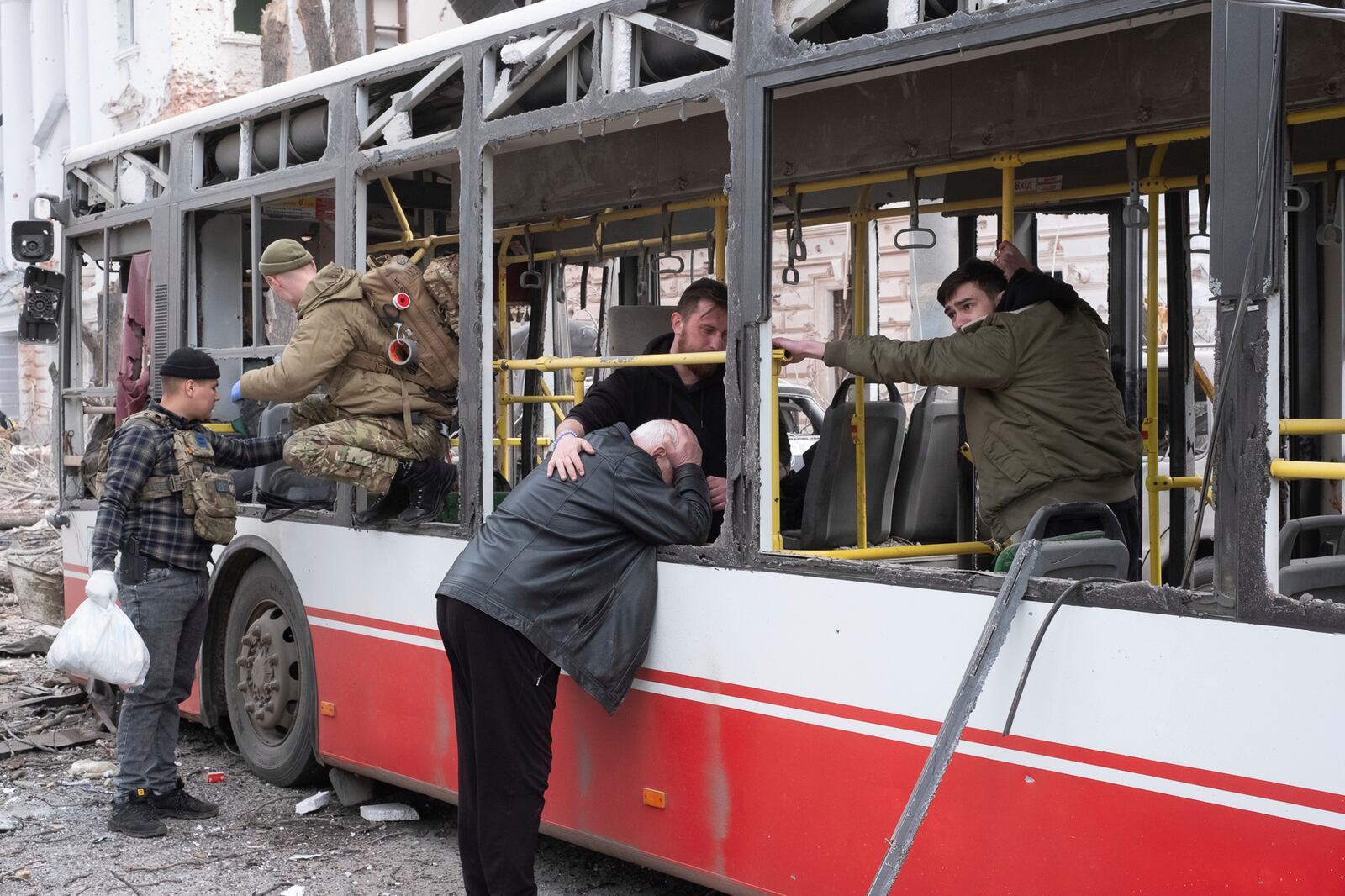 A man cries at the bus that was hit by a Russian missile on Sumy, Ukraine, Sunday April 13, 2025. (AP Photo/Volodymyr Hordiienko)