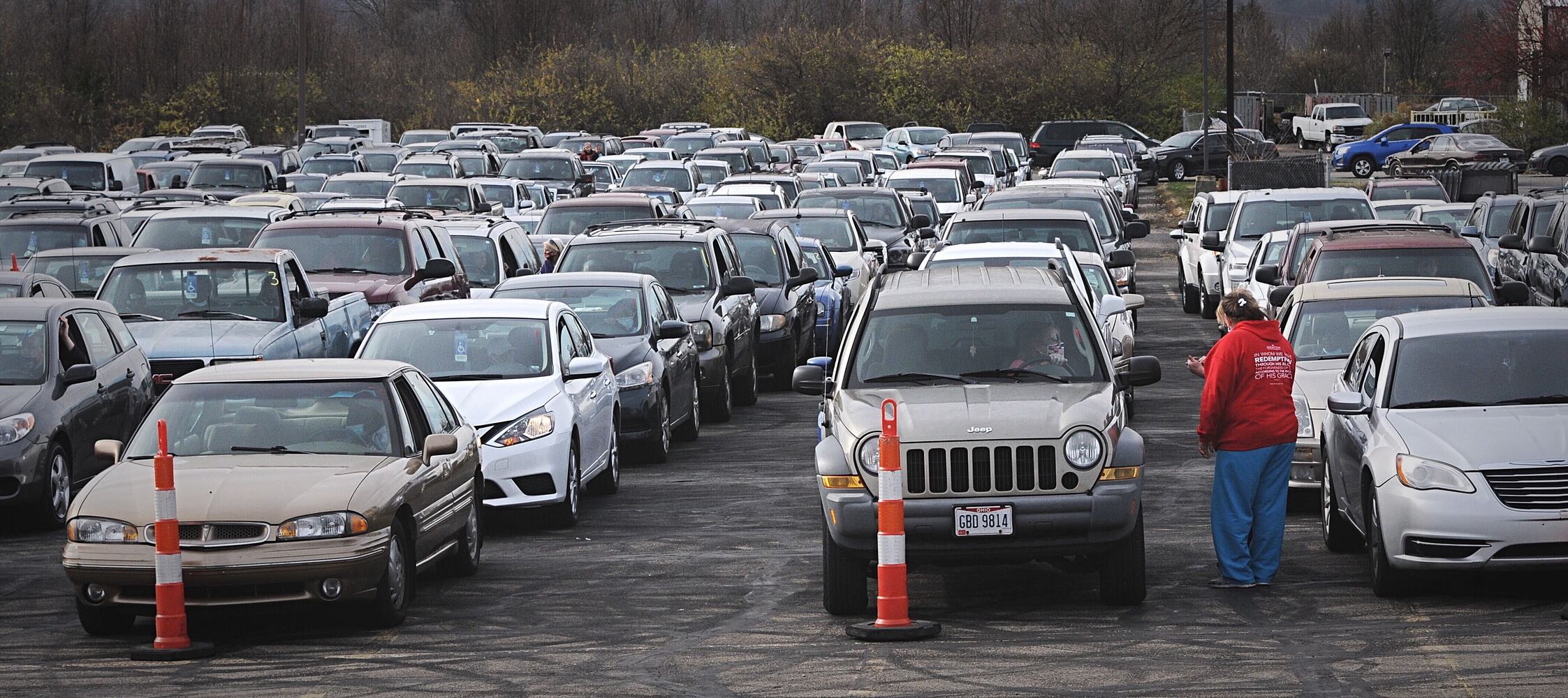 Free turkey giveaway attracts lot full of cars